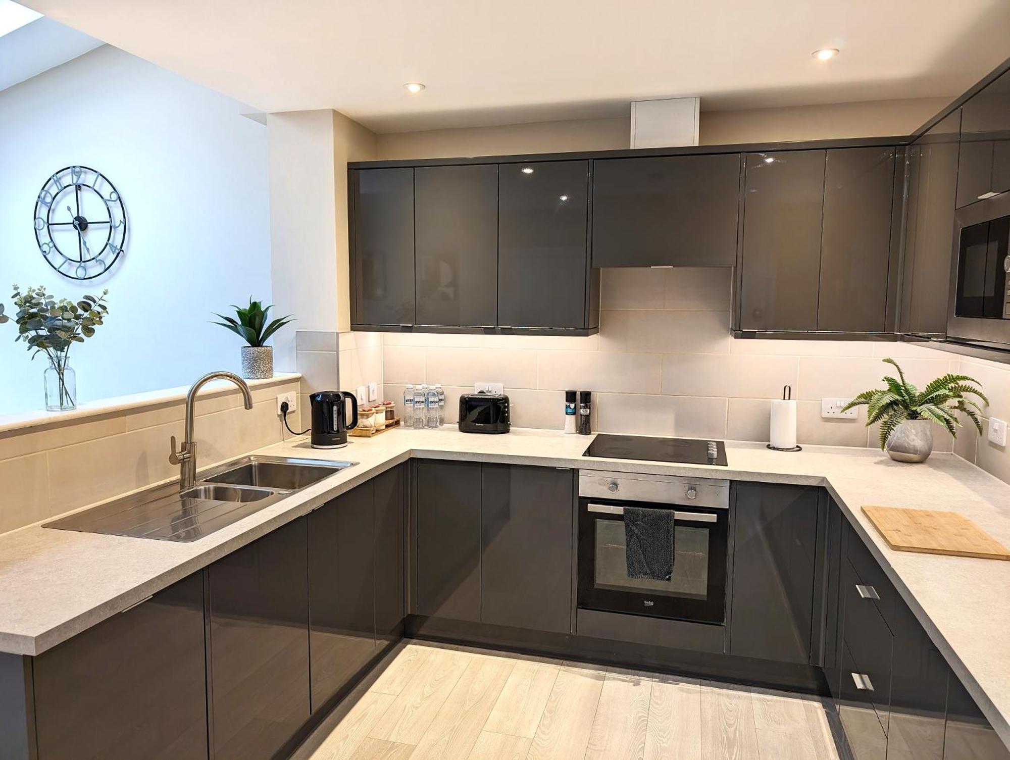 Central Cambridge, Charming 3-Bed House With Free Parking! المظهر الخارجي الصورة