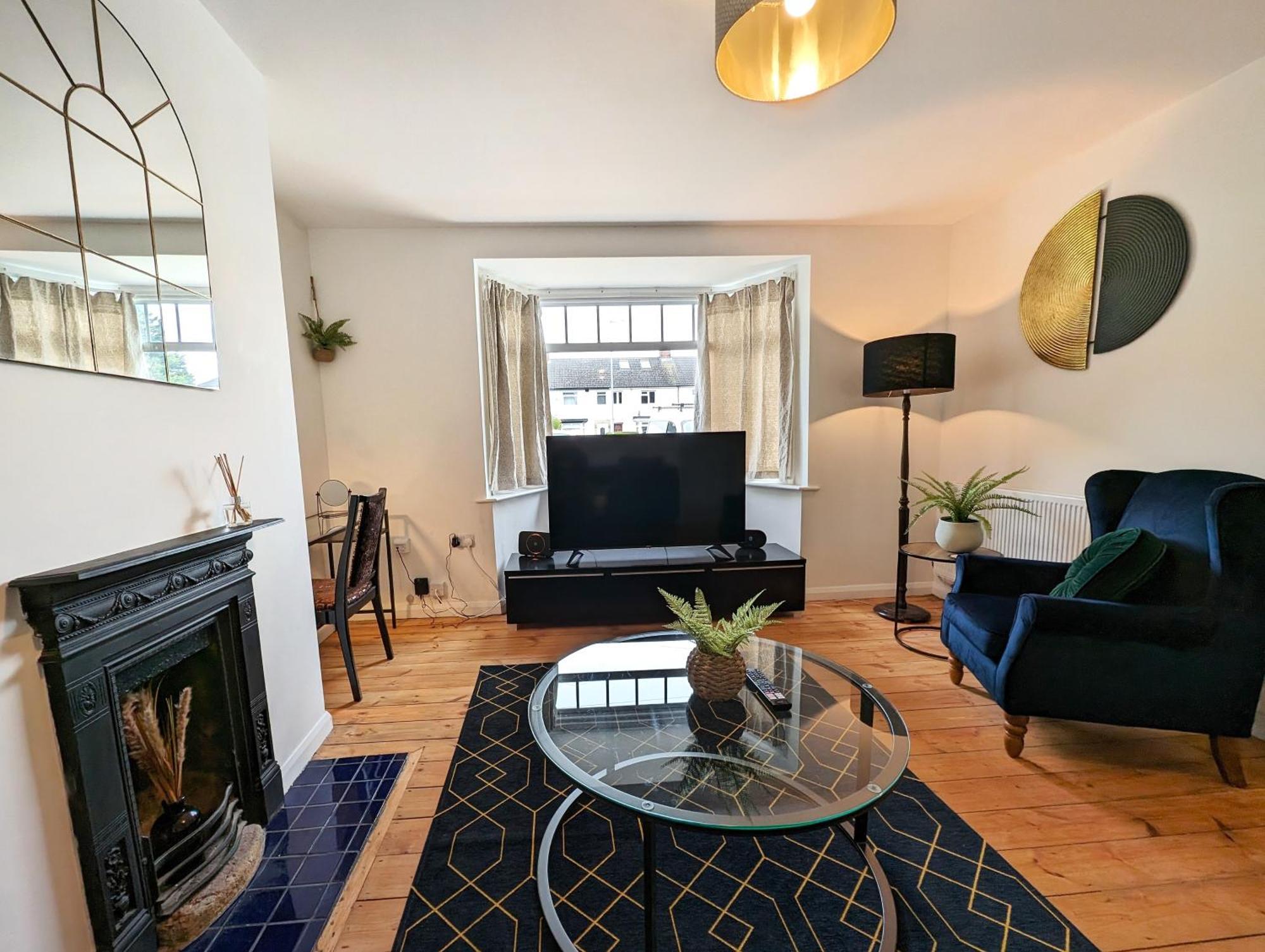 Central Cambridge, Charming 3-Bed House With Free Parking! المظهر الخارجي الصورة